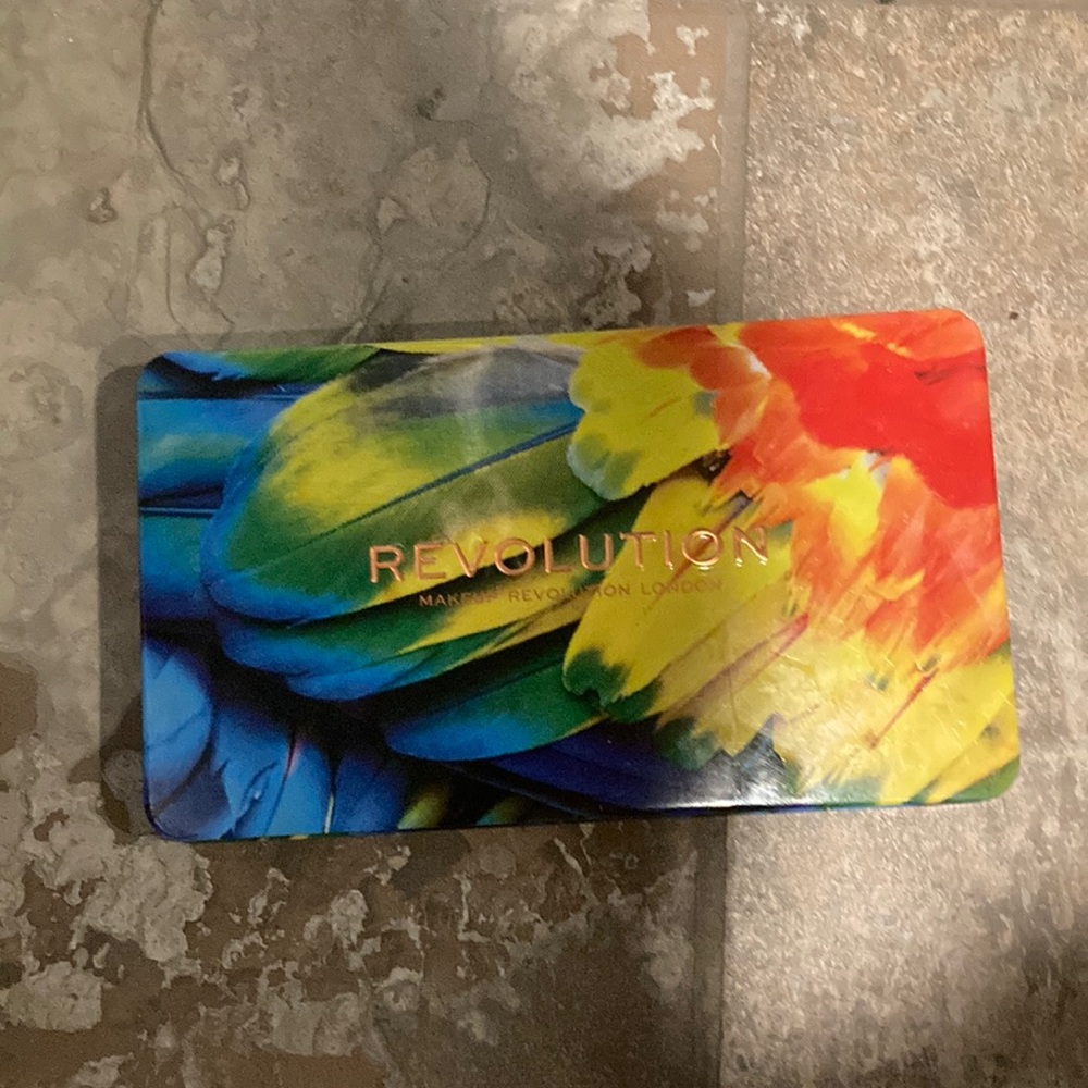 🌈 Colorful REVOLUTION makeup palette 🌈